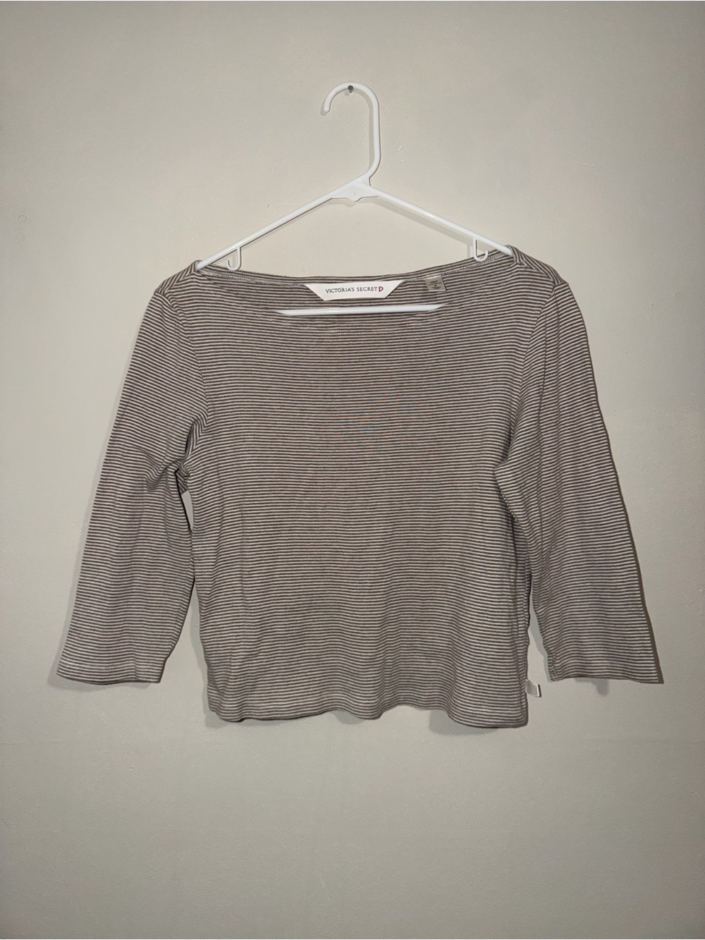 Victoria’s Secret Women’s Medium Gray White Striped Boat Neck 3/4 Sleeve Top